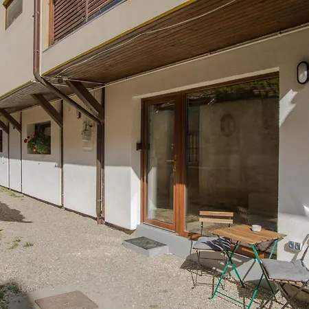 Old Town Designer Apartment *